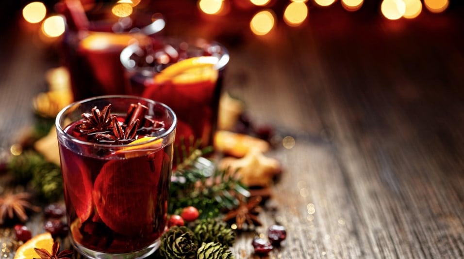Συνταγή-για-ζεστό-Χριστουγεννιάτικο-κρασί-–-gluhwein
