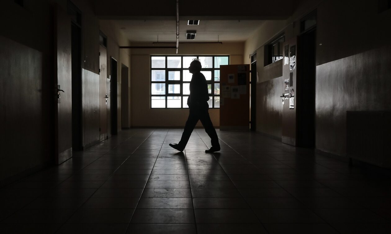Βόλος:-Μαθητής-δημοτικού-σχολείου-απειλούσε-να-αυτοκτονήσει-και-ο-πατέρας-του-αδιαφορούσε
