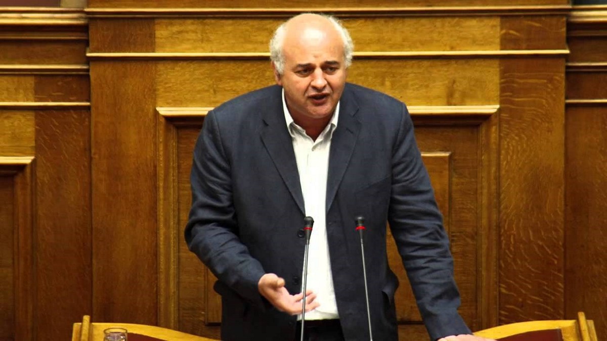 Καραθανασόπουλος:-Το-ΚΚΕ-καταδικάζει-την-επίθεση-στον-Γιάνη-Βαρουφάκη