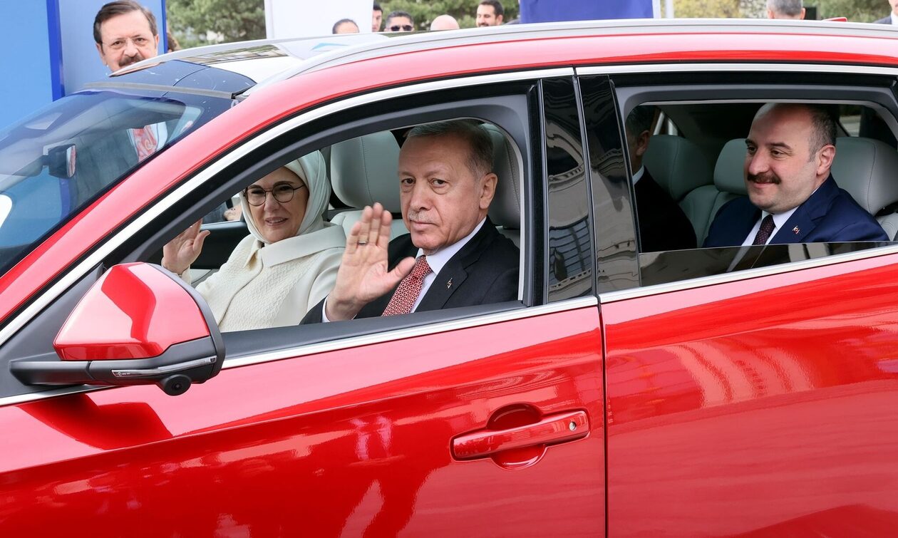 Τουρκία:-Ο-Ερντογάν-«πανηγυρίζει»-για-το-πρώτο-ηλεκτρικό-τουρκικό-αυτοκίνητο