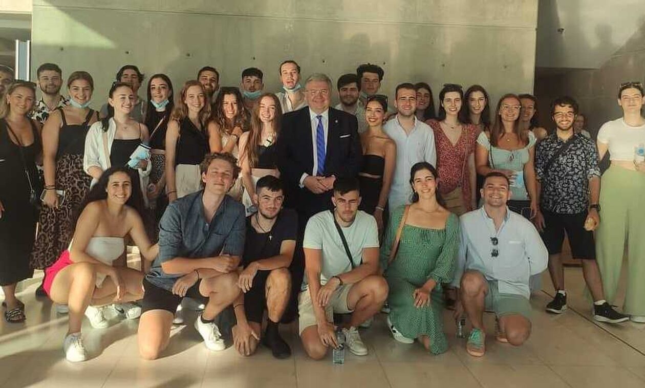 Χρυσουλάκης:-Ξεκινά-δυναμικά-το-πρόγραμμα-φιλοξενίας-παιδιών-και-νέων-Ομογενών