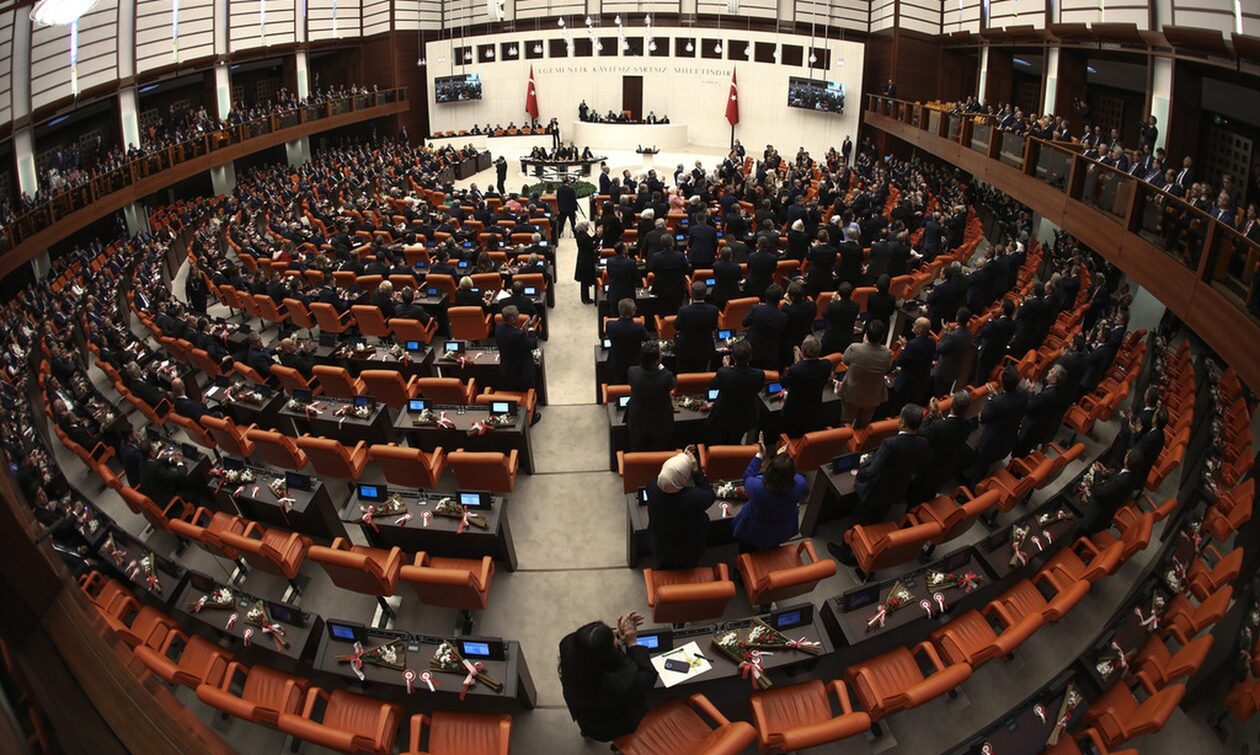 Τουρκία:-Ορκίστηκαν-οι-600-εκλεγμένοι-βουλευτές-–-Το-Σάββατο-ορκίζεται-ο-Ερντογάν