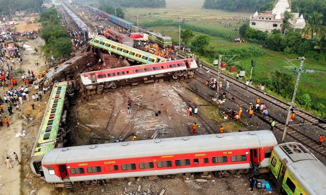 Ινδία:-«Είδαμε-πολλούς-νεκρούς»-–-Συγκλονιστικές-μαρτυρίες-επιζώντων-του-σιδηροδρομικού-δυστυχήματος