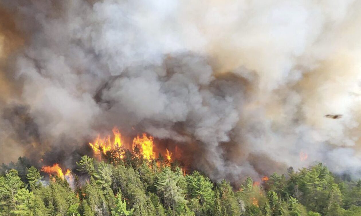 Καναδάς:-Ξένη-βοήθεια-φτάνει-για-τις-τεράστιες-δασικές-πυρκαγιές