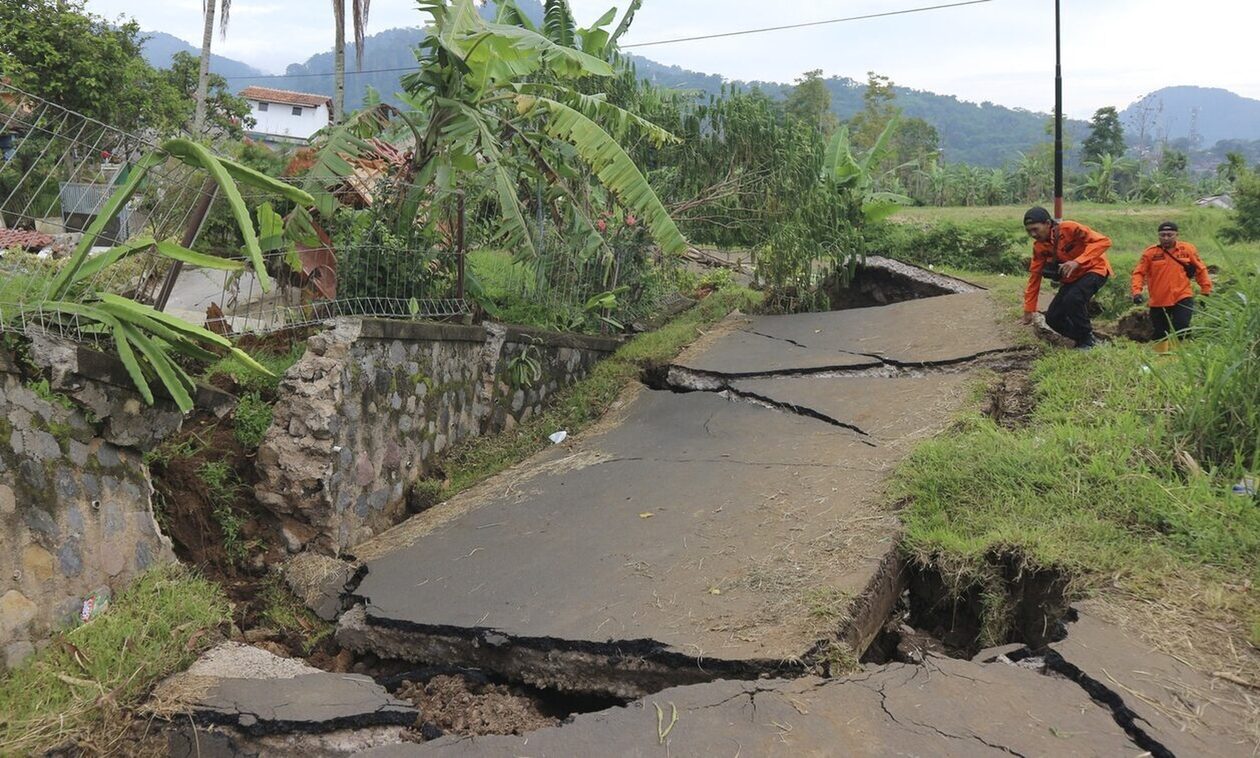 Ινδονησία:-Τουλάχιστον-ένας-νεκρός-και-περίπου-10-τραυματίες-από-τον-σεισμό-των-6,4-βαθμών