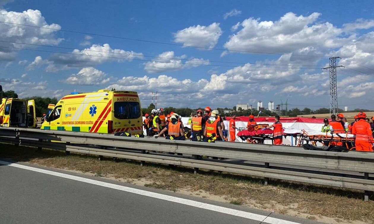 Τσεχία:-Σύγκρουση-λεωφορείων-–-Ένας-νεκρός-και-50-τραυματίες