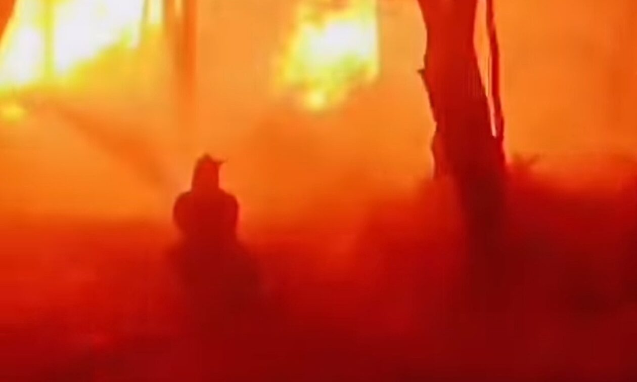 Φωτιά-στη-Ρόδο:-«Φύγε,-δεν-κόβεται»-–-Βίντεο-με-ανατριχιαστικούς-διαλόγους-πυροσβεστών