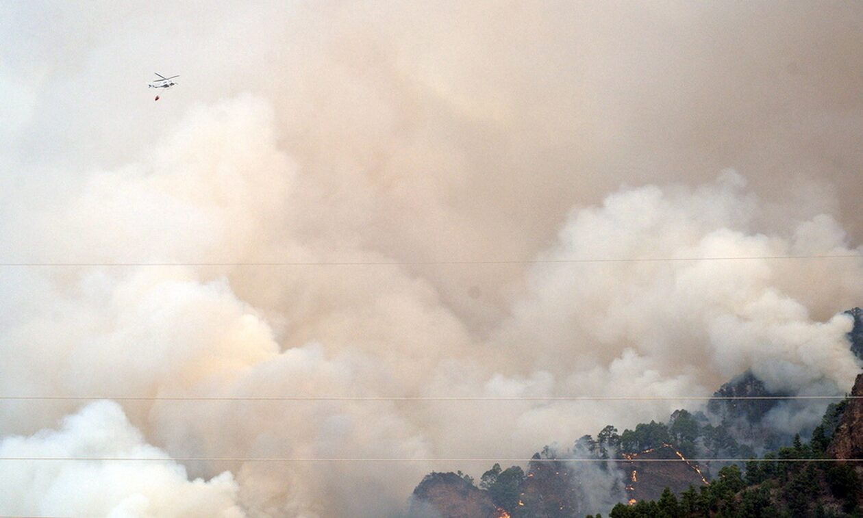 Φωτιά-στο-εθνικό-πάρκο-της-Τενερίφης-–-Εκκενώθηκαν-τέσσερα-χωριά