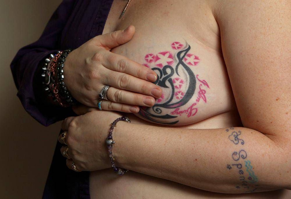 Δωρεάν-Τατουάζ:-Δίνουν-ελπίδα-στις-Ολλανδέζες-επιζώσες-του-καρκίνου-του-μαστού