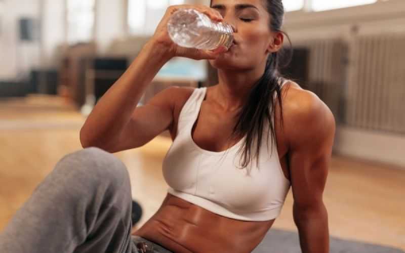 Πόσο-νερό-πίνουμε-πριν,-κατά-τη-διάρκεια-και-μετά-την-άσκηση;
