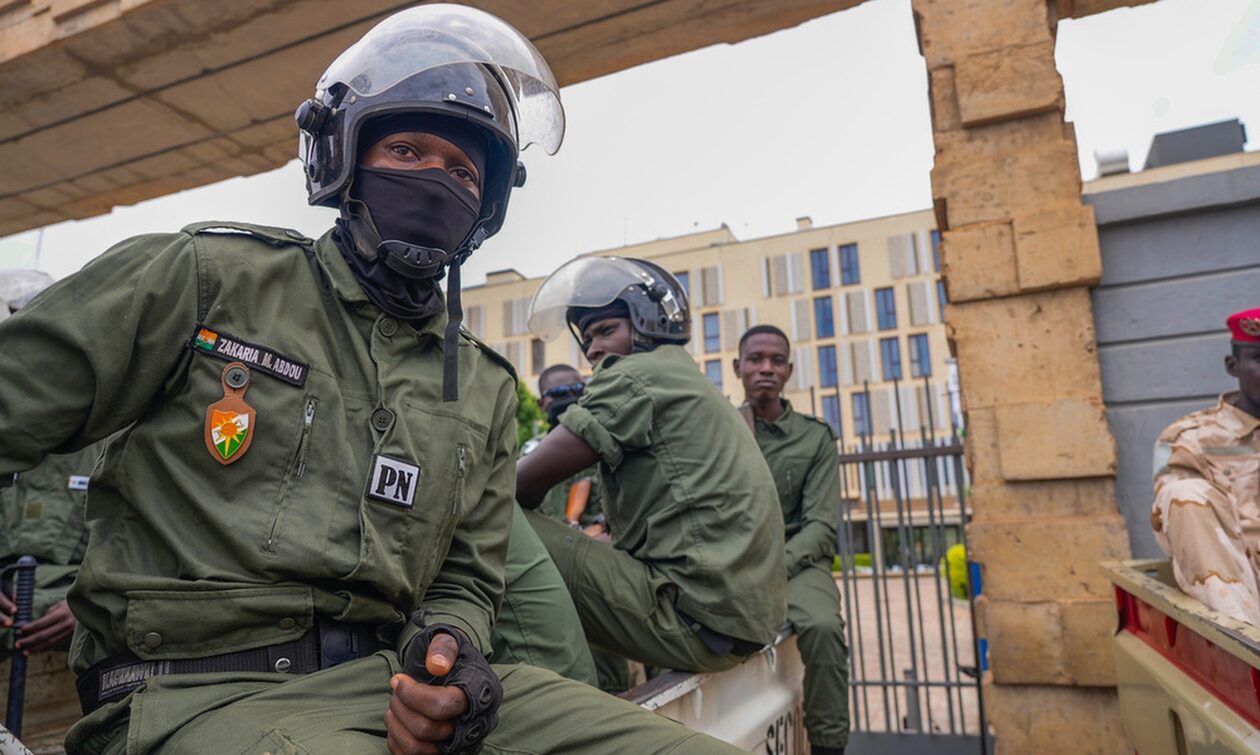 Νίγηρας:-Το-στρατιωτικό-καθεστώς-κατηγορεί-τη-Γαλλία-ότι-προετοιμάζει-«επίθεση»