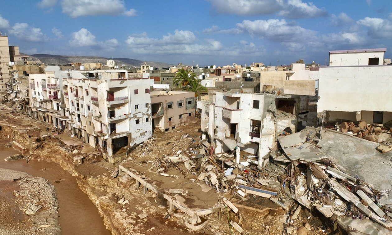 Φρίκη-στη-Λιβύη:-Η-πλημμυρισμένη-πόλη-Ντέρνα-θάβει-τους-νεκρούς-της-σε-ομαδικούς-τάφους