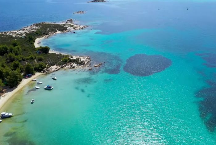 Εκπληκτικό:-Αυτό-είναι-το-άγνωστο-εξωτικό-ελληνικό-νησί-που-έχει-ζεστά-νερά-όλο-το-χρόνο-και-καθόλου-κύμα