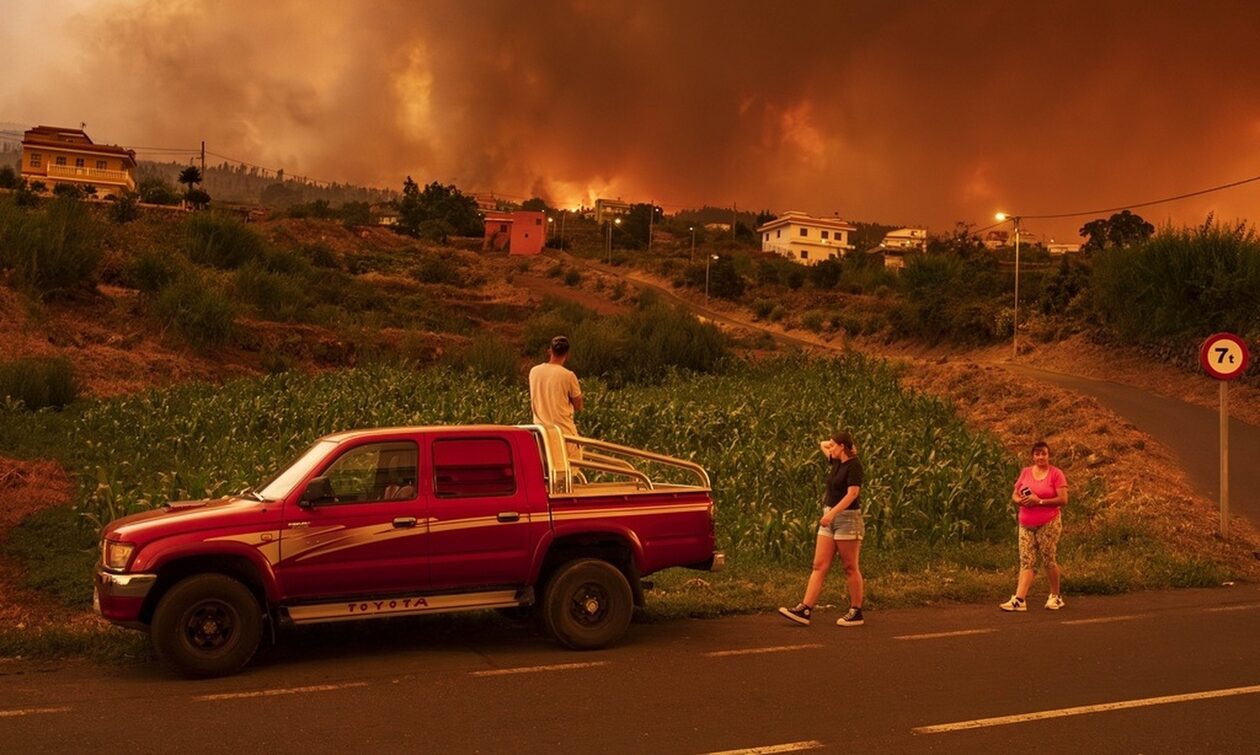 Ισπανία:-Μεγάλη-φωτιά-στην-Τενερίφη-–-Απομακρύνθηκαν-3.000-κάτοικοι