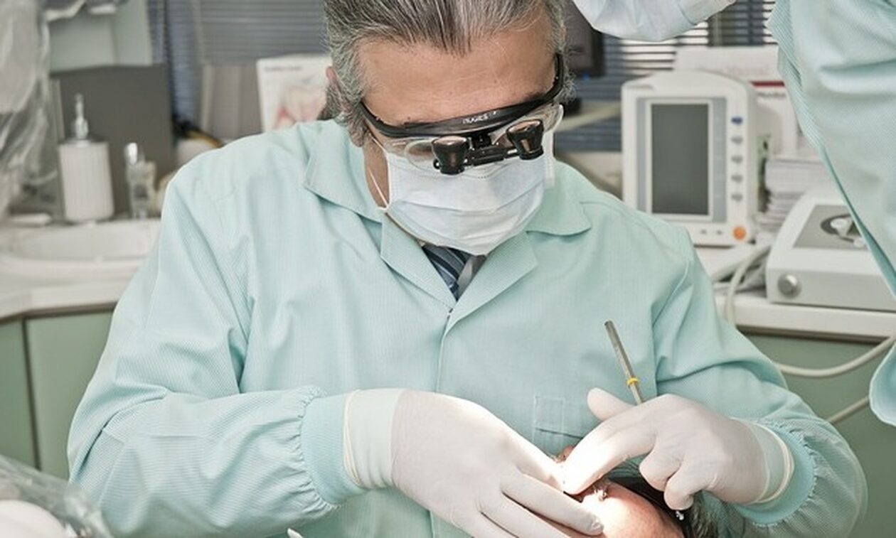 «Μαϊμού»-οδοντίατρος:-«Δεν-άγγιξα-ποτέ-ασθενή,-δεν-έχω-κάνει-κάτι-κακό»