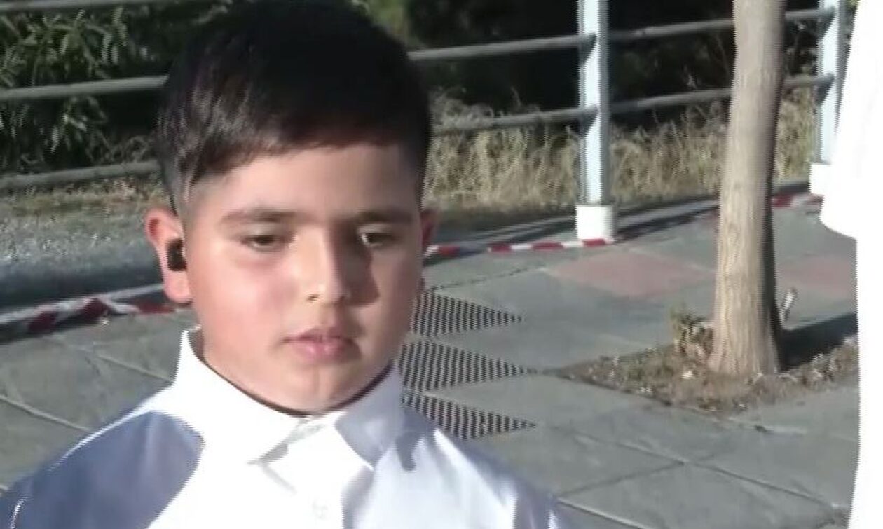 Θεσσαλονίκη:-Συγκλονίζει-ο-11χρονος-Λέανδρος-–-Μαθήματα-δύναμης-από-τον-τυφλό-σημαιοφόρο