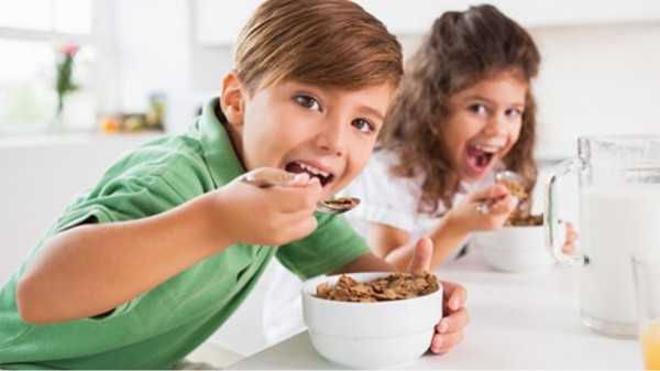 Τρεις-τρόποι-να-κάνετε-τα-παιδιά-σας-να-αγαπήσουν-το-πρωινό