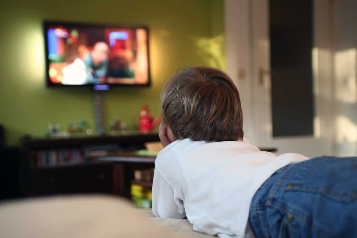 Τηλεόραση:-Οι-πολλές-ώρες-βλάπτουν-την-ανάπτυξη-των-παιδιών