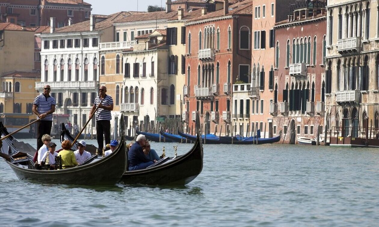 Βενετία:-Θα-χρεώνει-τους-τουρίστες-5-ευρώ-σε-περιόδους-αιχμής-–-«Φρένο»-στον-υπερτουρισμό