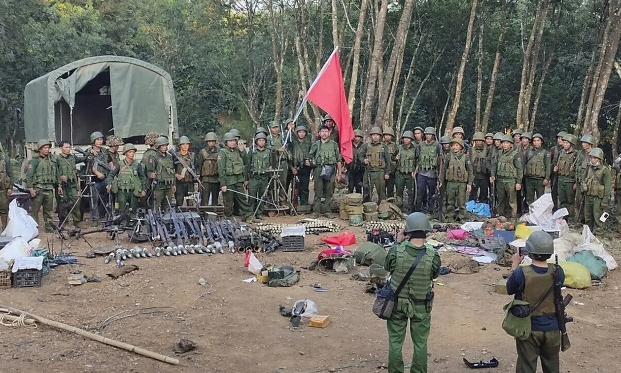 Αντάρτες-στη-Μιανμάρ-έθεσαν-υπό-τον-έλεγχό-τους-συνοριακό-πέρασμα