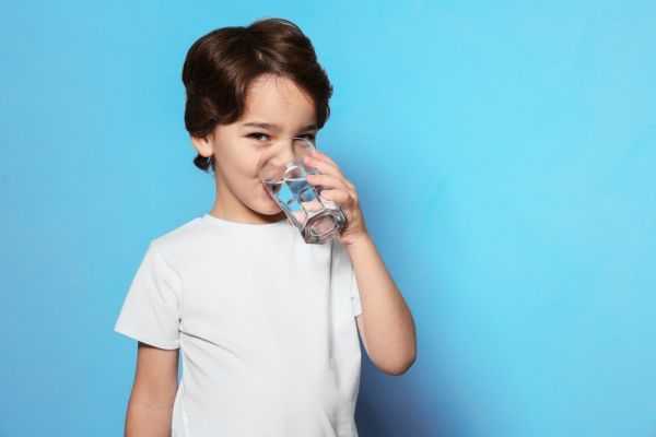 Έτσι-θα-κάνετε-το-παιδί-να-πίνει-περισσότερο-νερό