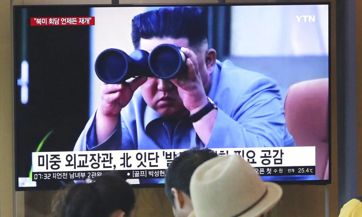 Βόρεια-Κορέα:-Ο-Κιμ-εξετάζει-δορυφορικές-φωτογραφίες-του-Λευκού-Οίκου-και-του-Πενταγώνου-των-ΗΠΑ