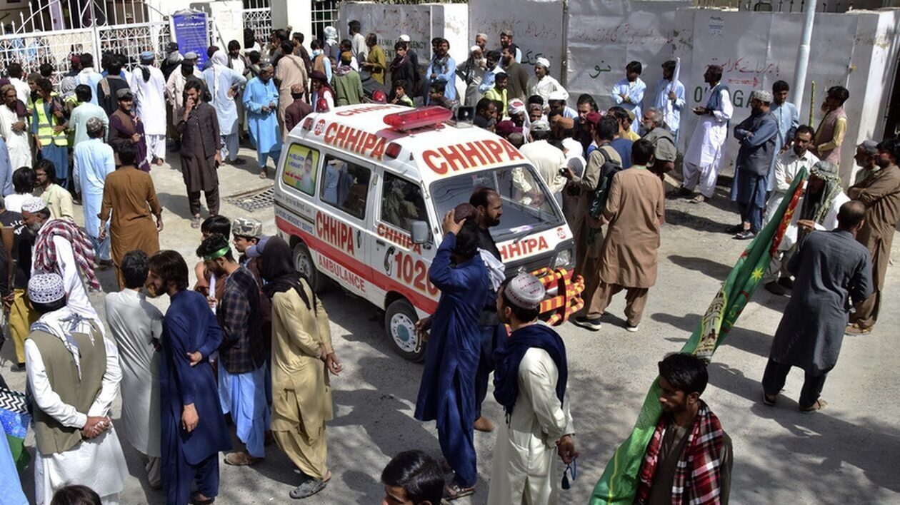 Πακιστάν:-Τουλάχιστον-οκτώ-νεκροί-από-επίθεση-ενόπλων-σε-λεωφορείο