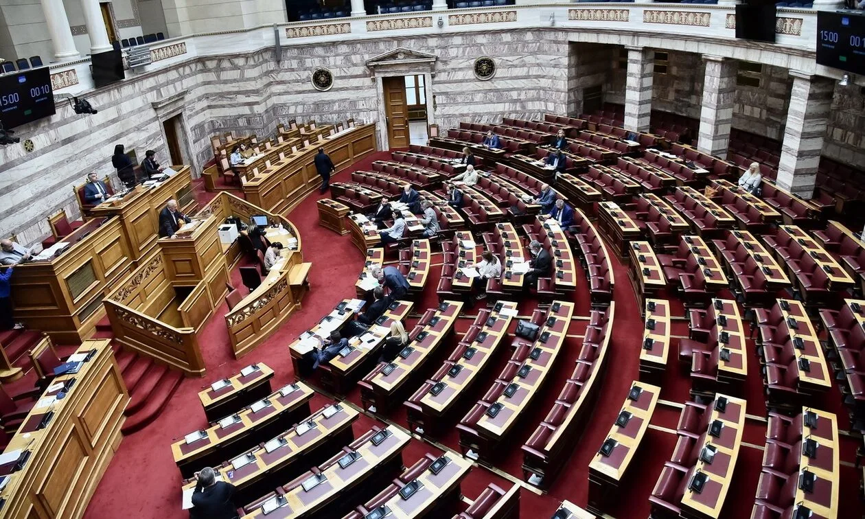 Ψηφίστηκε-το-νομοσχέδιο-για-το-Ελληνικό-Κτηματολόγιο-και-η-τροπολογία-για-το-«Καλάθι-του-Αϊ-Βασίλη»