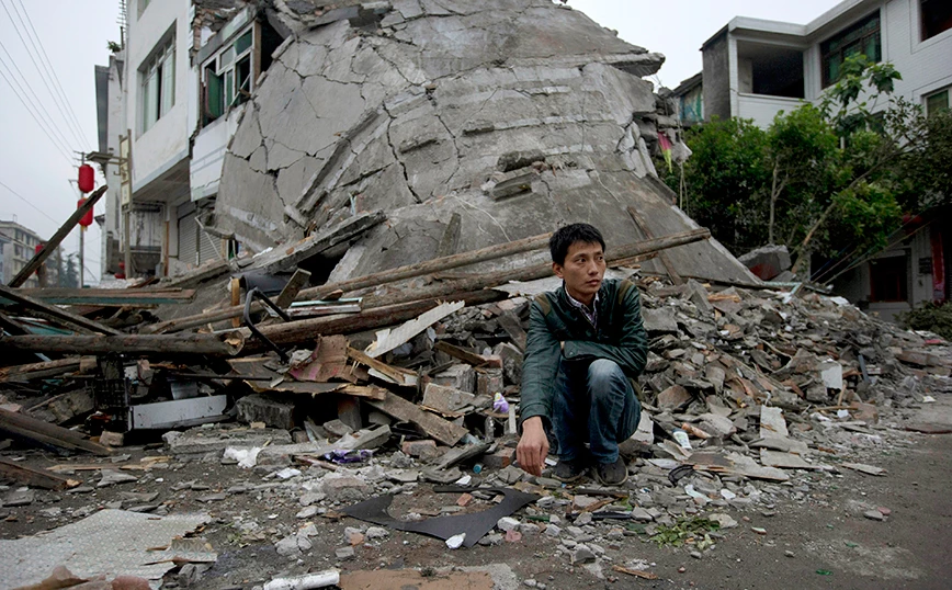 Φονικός-σεισμός-στην-Κίνα:-Πάνω-από-100-οι-νεκροί-και-200-οι-τραυματίες