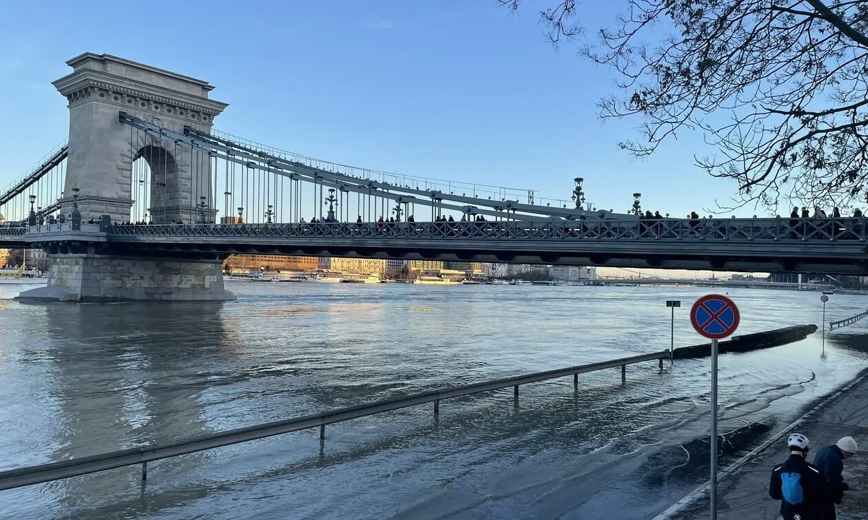 Βουδαπέστη:-Υπερχείλισε-ο-Δούναβης,-καταγράφοντας-υψηλό-δεκαετίας