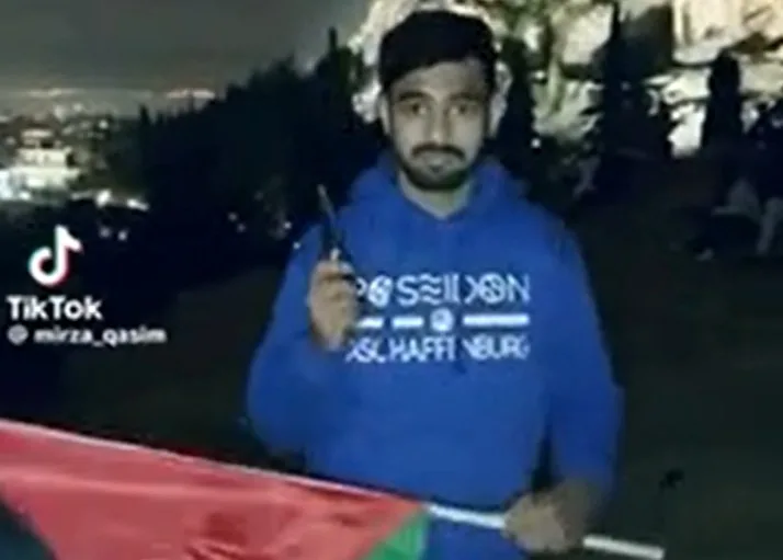 Βίντεο-ντοκουμέντο:-Αλλοδαποί-με-μαχαίρι-και-σημαία-της-Παλαιστίνης-με-φόντο-την-Ακρόπολη