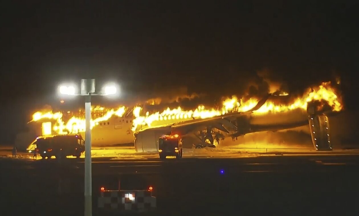Ιαπωνία:-Συγκλονίζουν-οι-μαρτυρίες-επιβατών-της-japan-airlines-–-«Οι-φλόγες-πήγαιναν-πολύ-ψηλά»
