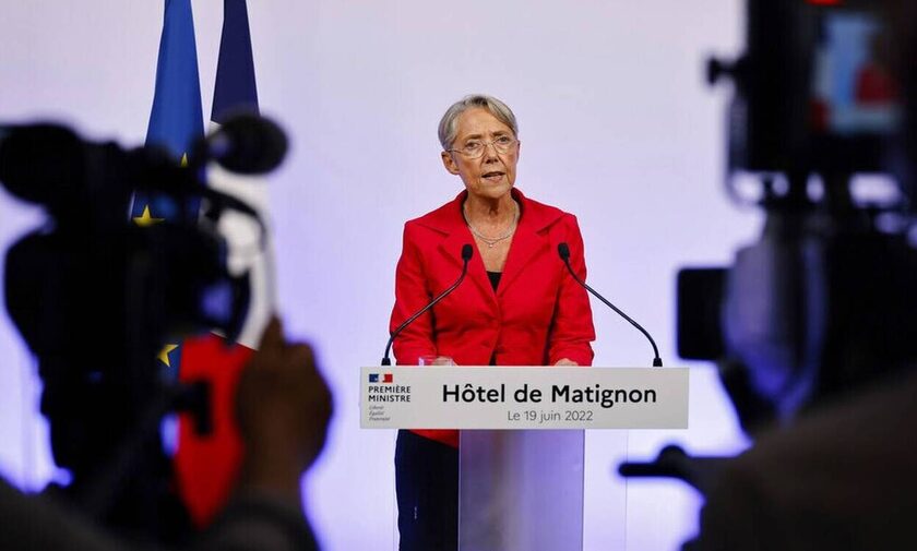 Γαλλία:-Παραιτήθηκε-η-πρωθυπουργός-Ελιζαμπέτ-Μπορν