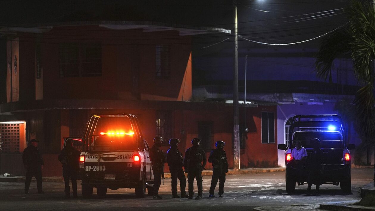 Μεξικό:-kάτοικοι-χωριού-σε-αμόκ-λιντσάρισαν-αστυνομικούς-μετά-την-δολοφονία-νεαρού