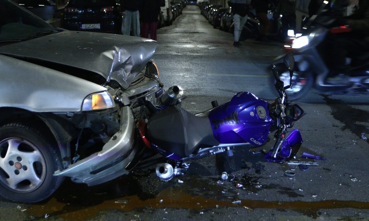 Τροχαίο-ατύχημα-στην-Πατησίων:-Ένας-τραυματίας-ύστερα-από-σύγκρουση-ΙΧ-με-μοτοσυκλέτα