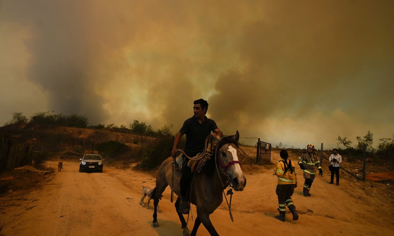 Χιλή:-Τουλάχιστον-19-νεκροί-σε-δασικές-πυρκαγιές-στην-παραλιακή-πόλη-Βίνια-ντελ-Μαρ