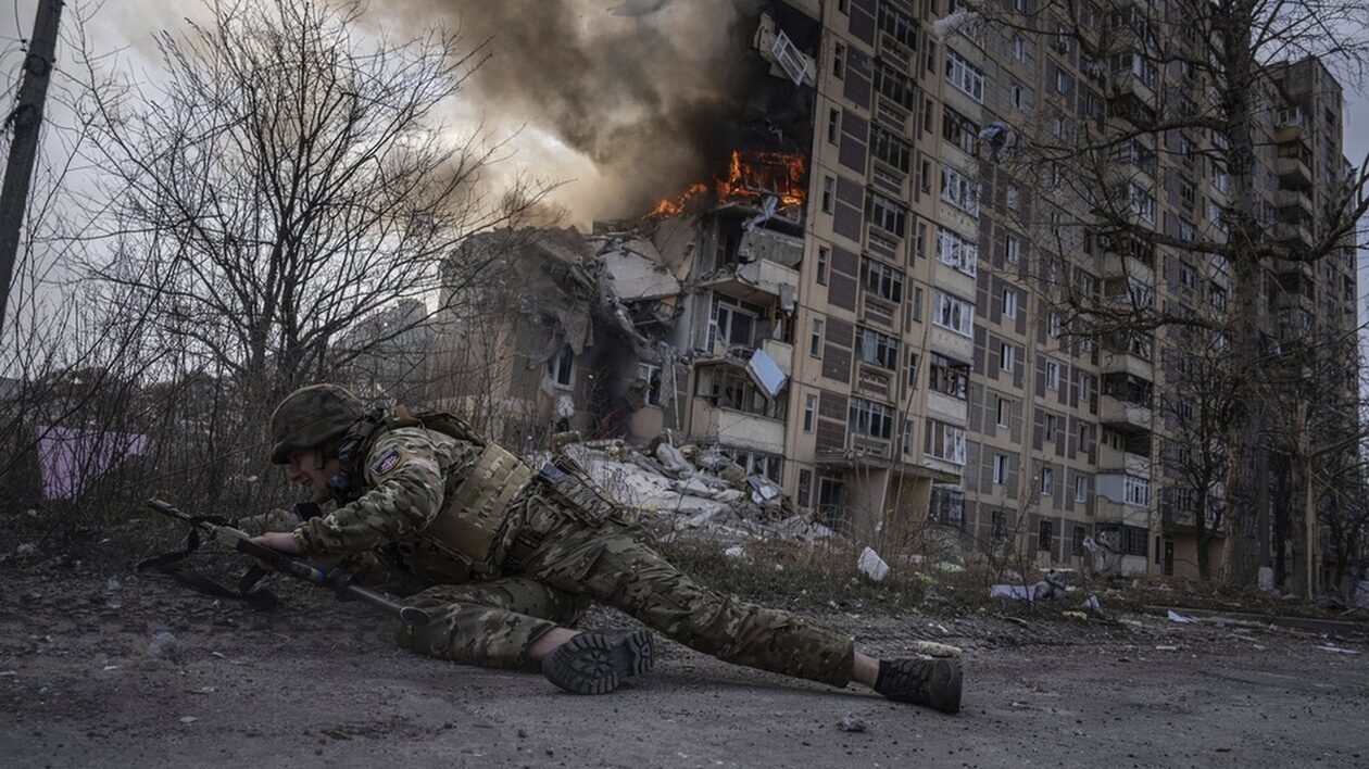 Πόλεμος-στην-Ουκρανία:-Υποχωρούν-οι-ουκρανικές-δυνάμεις-στην-πόλη-Αβντιίβκα