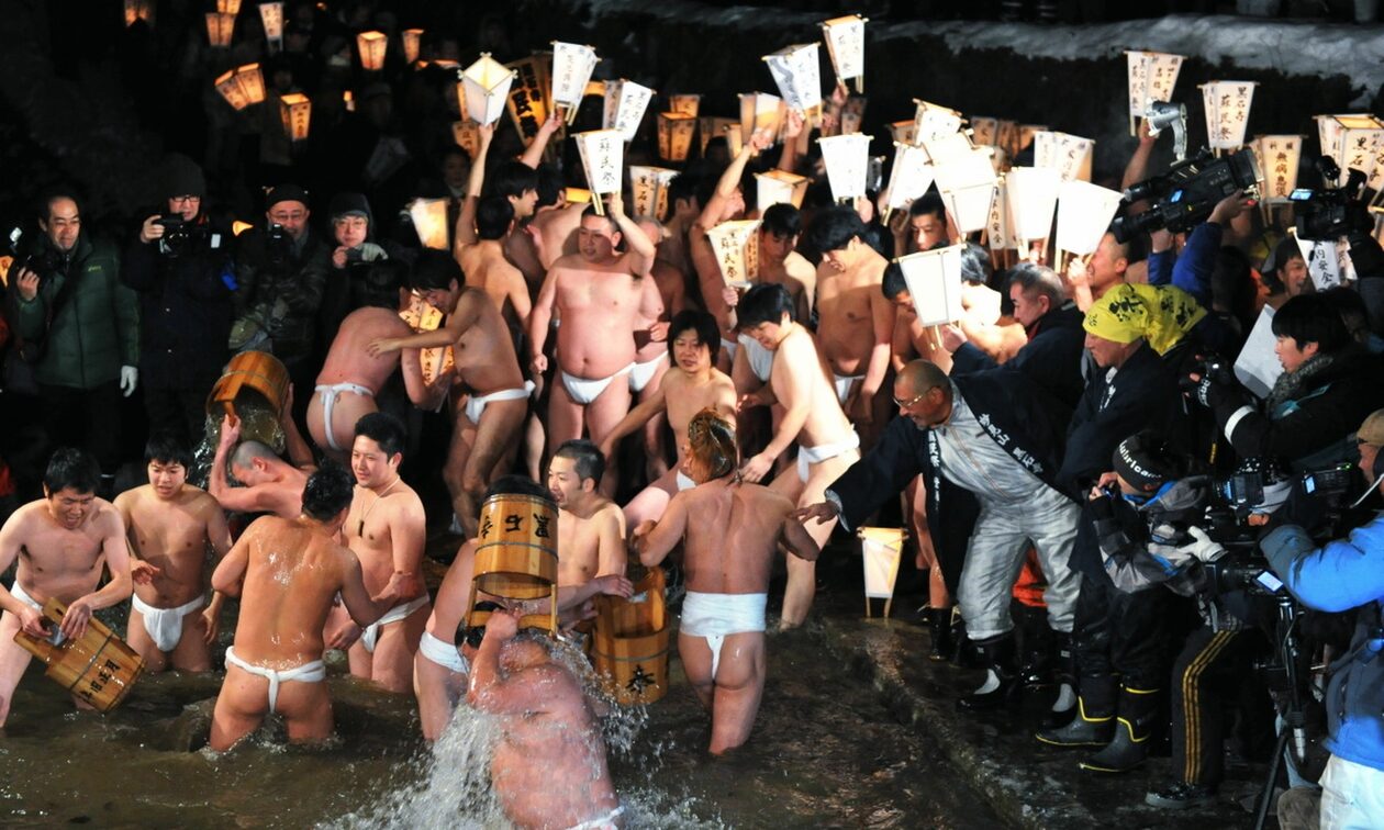 Ιαπωνία:-Εκατοντάδες-γυμνοί-άνδρες-σε-τελετουργικό-για-να-ξορκίσουν-το-κακό