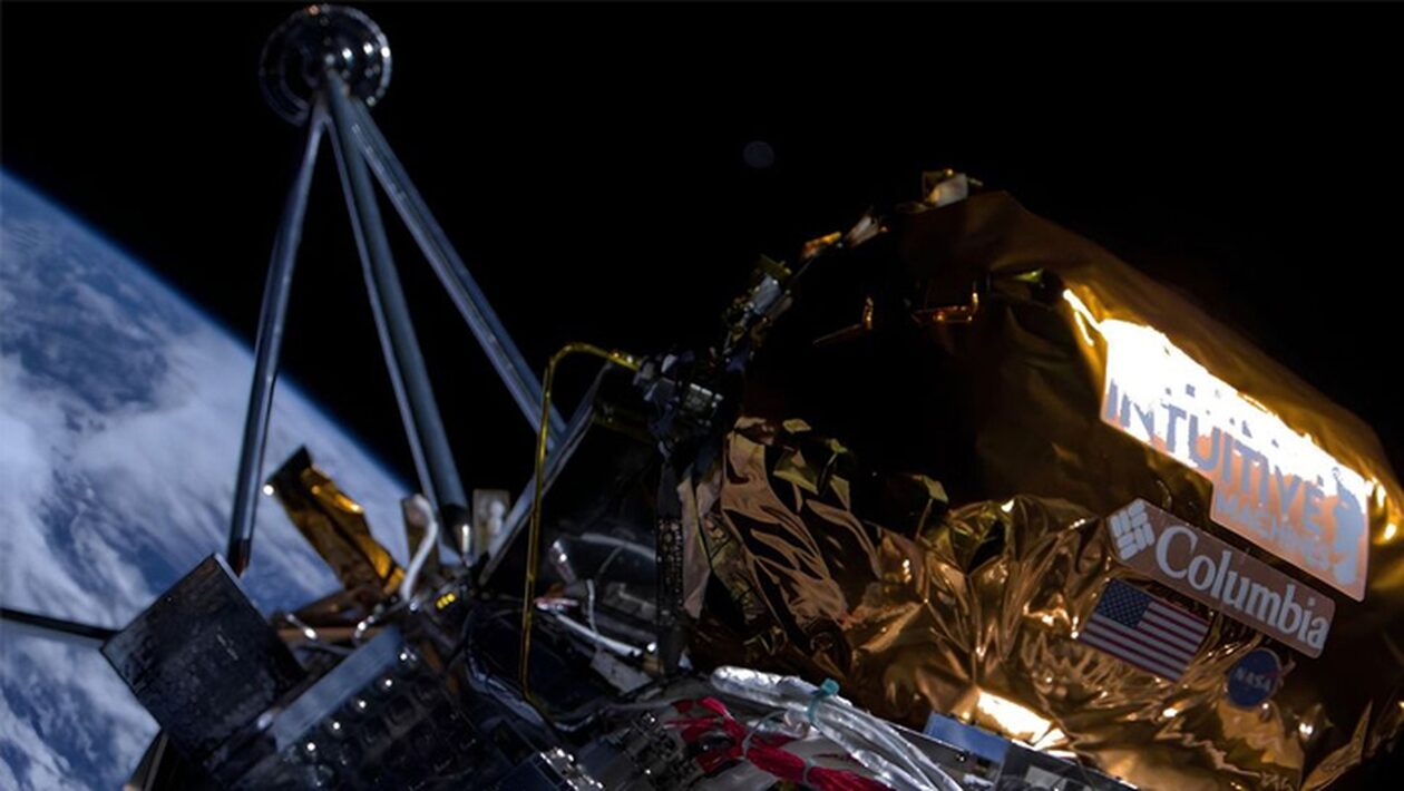 Σέλφι-από-το-Διάστημα:-Το ρομποτικό διαστημικό-σκάφος «odysseus» φωτογραφίζεται-με-φόντο-τη…-Γη