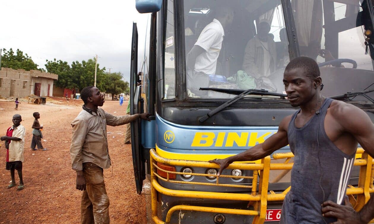 Τραγωδία-στο-Μάλι:-Λεωφορείο-έπεσε-από-γέφυρα-–-Δεκάδες-νεκροί