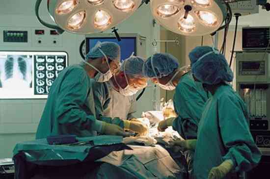 Υπεγράφη-η-ΚΥΑ-για-τα-απογευματινά-χειρουργεία-–-Τι-προβλέπεται-για-τις-αμοιβές-των-γιατρών