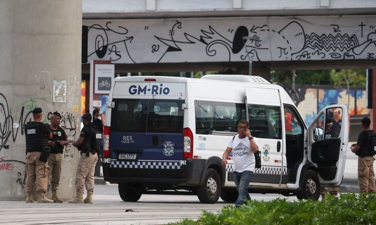 Βραζιλία:-Τέλος-το-θρίλερ-–-Παραδόθηκε-ο-ένοπλος-που-κρατούσε-17-ομήρους-σε-λεωφορείο