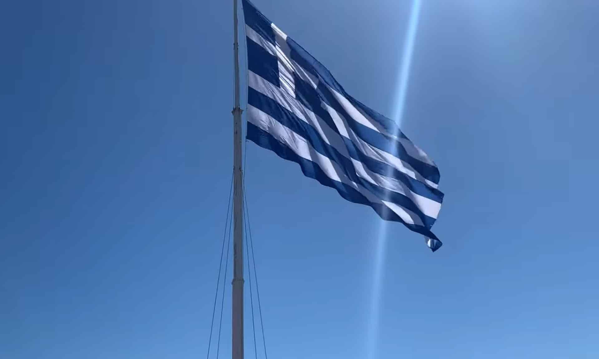 25η-Μαρτίου:-Στον-ουρανό-της-Χίου-μια-μεγάλη-ελληνική-σημαία