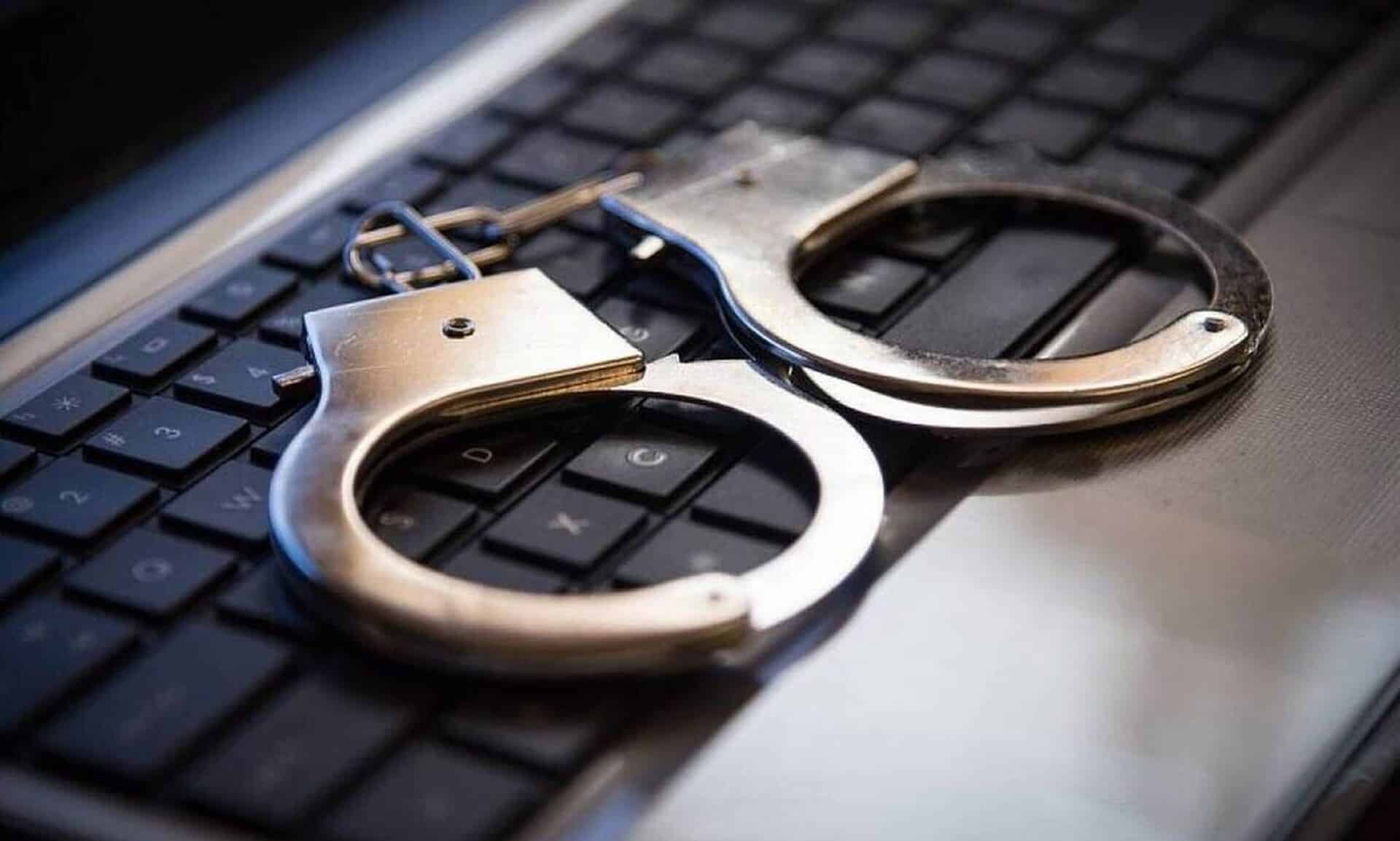 Συνελήφθη-18χρονος-που-«πουλούσε-ή-αντάλλαζε»-υλικό-πορνογραφίας-ανηλίκων-στο-διαδίκτυο