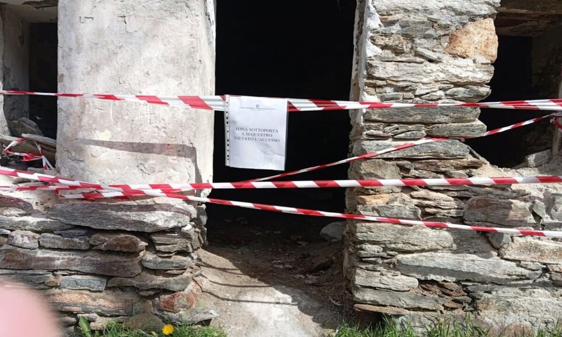 Ιταλία:-Γαλλίδα-βρέθηκε-δολοφονημένη-μέσα-σε-ερειπωμένη-εκκλησία-–-Αναζητείται-ο-σύντροφός-της