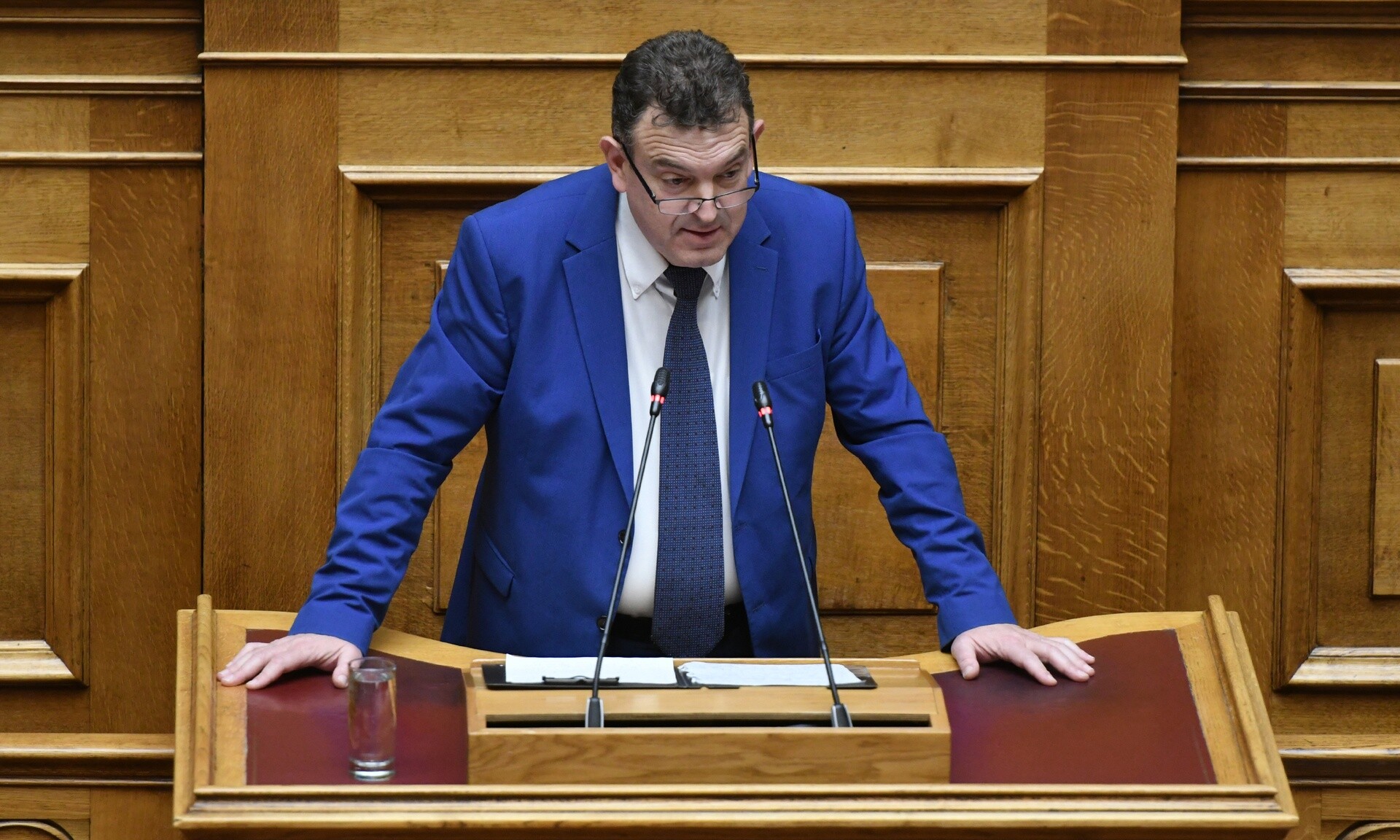 Νίκη:-«Τα-μαζεύει»-ο-βουλευτής-Νίκος-Παπαδόπουλος-–-«Καταδικάζω-τη-βία-από-όπου-κι-αν-προέρχεται»