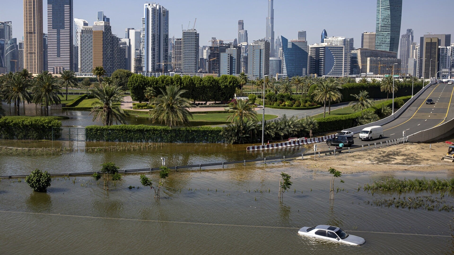 Ντουμπάι:-«Παραλύει»-ξανά-η-πόλη-από-τις-βροχοπτώσεις-και-τις-πλημμύρες