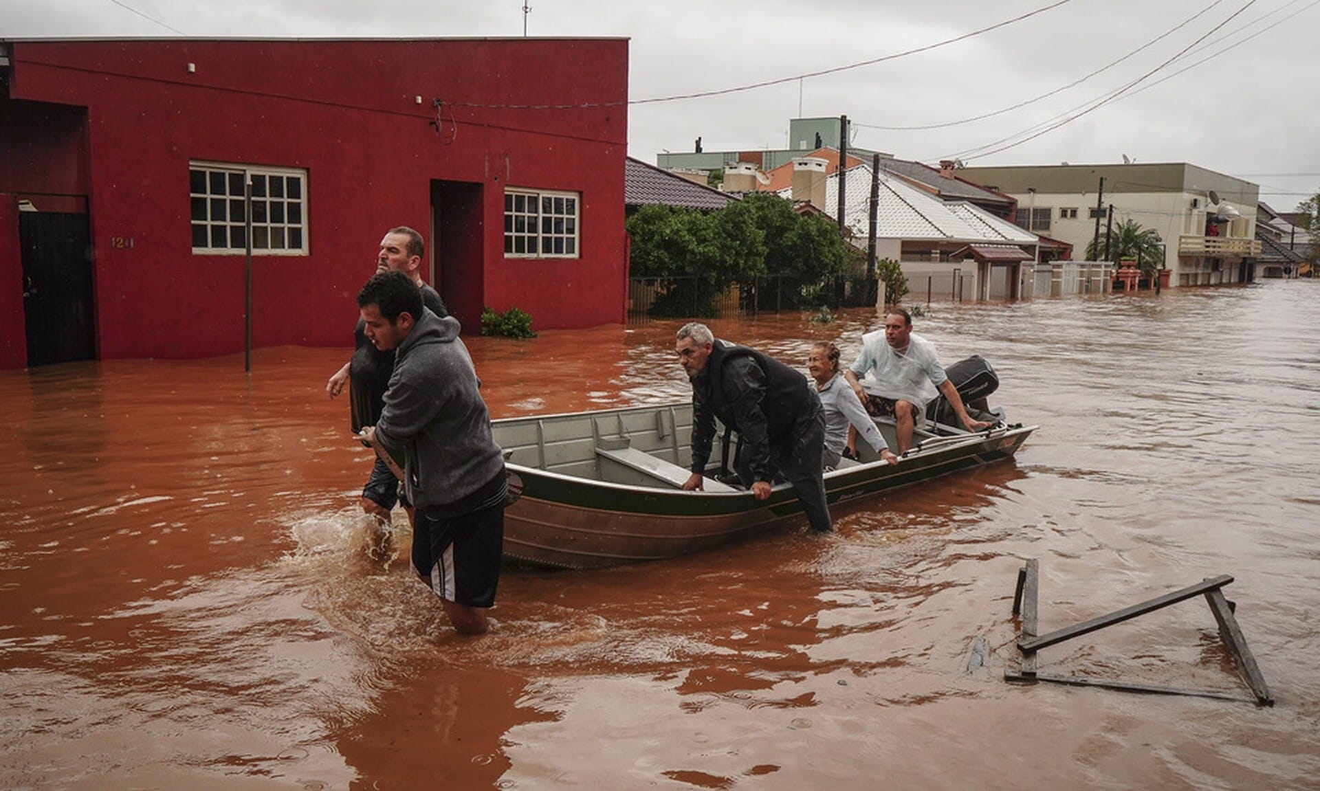 Πλημμύρες-στην-Βραζιλία:-37-νεκροί,-74-αγνοούμενοι-–-Επλήγη-και-το-Πόρτο-Αλέγκρε