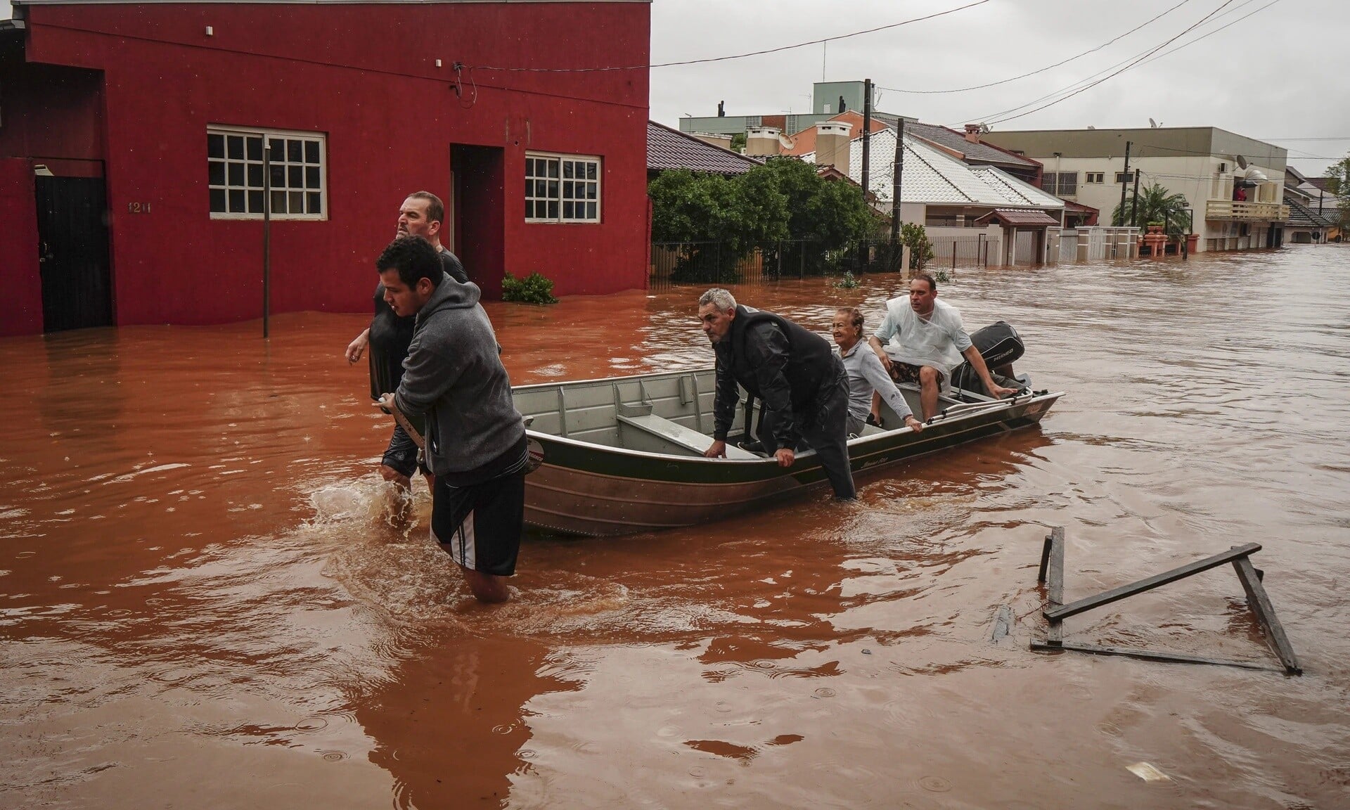 Φονικές-πλημμύρες-στη-Βραζιλία:-Τουλάχιστον-66-νεκροί-–-Πάνω-από-100-οι-αγνοούμενοι