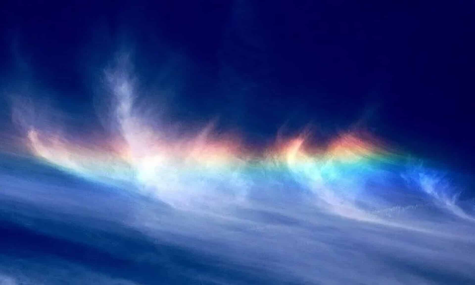 Τι-είναι-το-fire-rainbow-–-Ο-Θοδωρής-Κολύδας-εξηγεί-το-σπάνιο-φαινόμενο-που-εμφανίστηκε-στον-ουρανό